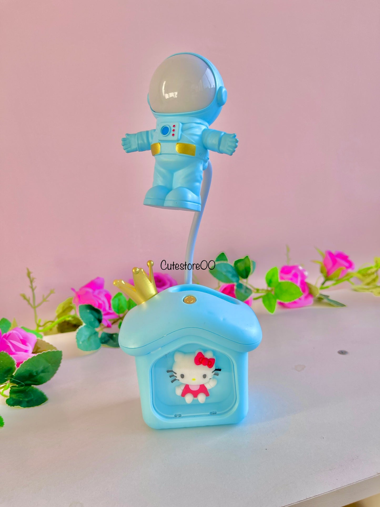 Lampara de casita astronauta color al azar (de kitty)