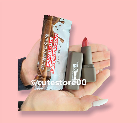 Labial con empaque de chocolate 🍫(color sorpresa) presentación líquida/barra al azar